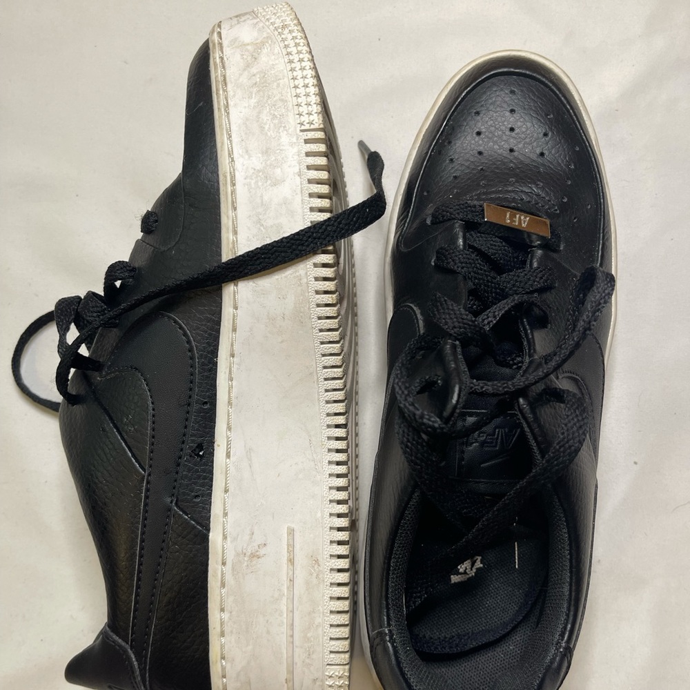 Women’s Black platform Airforce 1’s